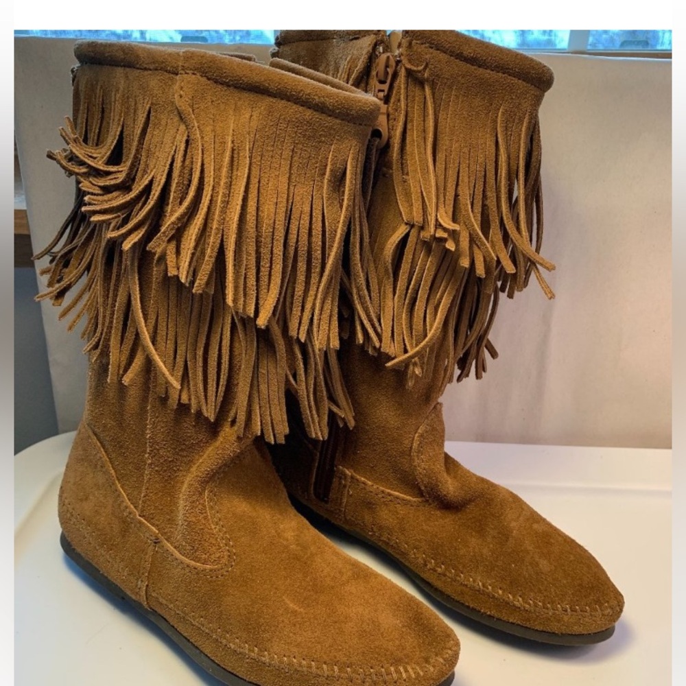 Minnetonka Moccasin boots 8 double fringe